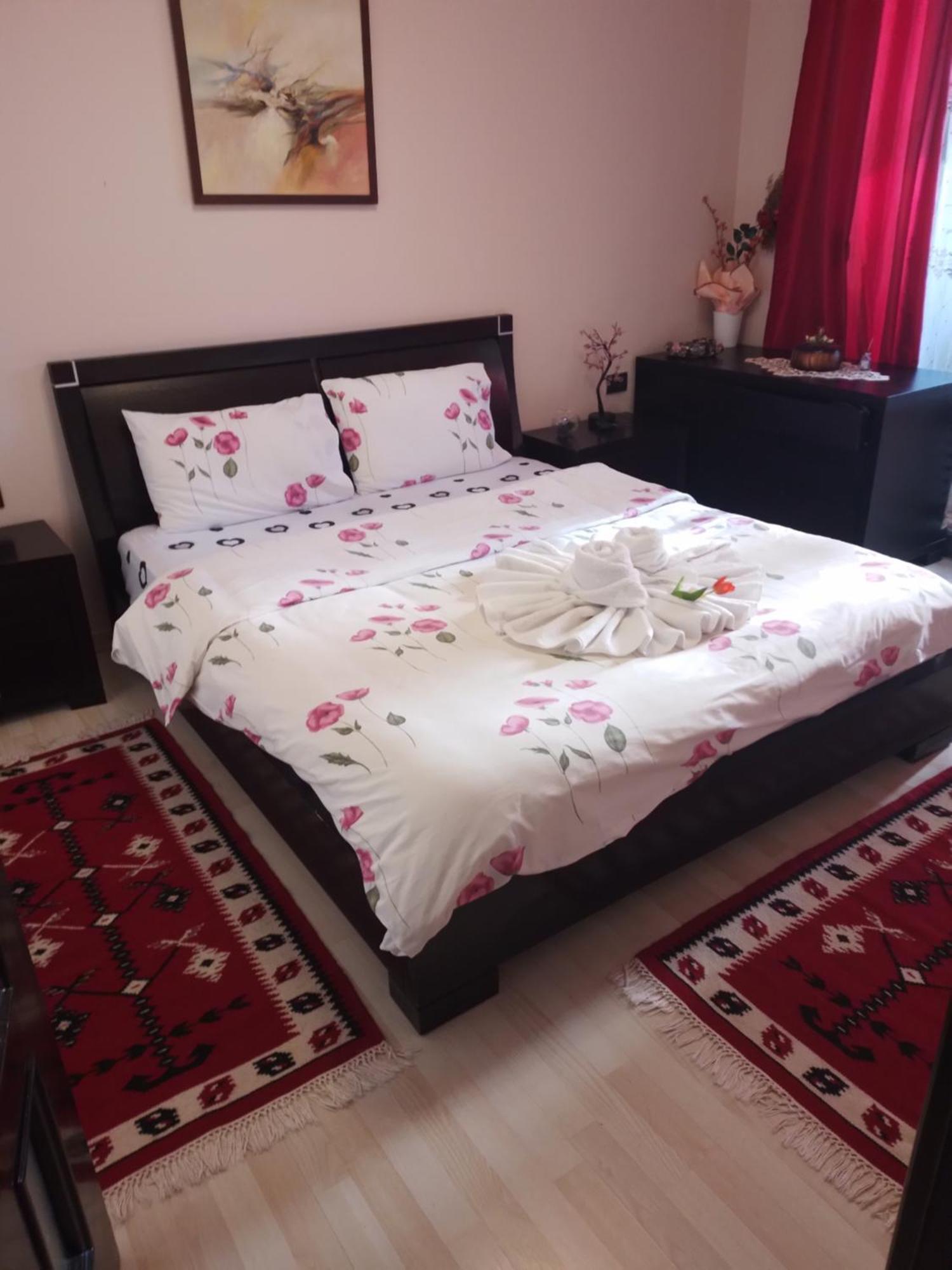 Bora Albania Me Vetsherbim 24 Prane Liqenit * Tirana